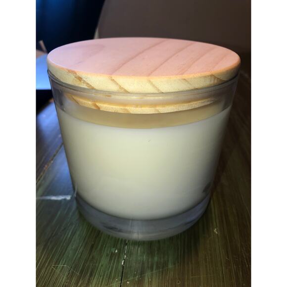 Scentsational NEW 26oz 3-Wick Christmas Spirit Candle - Picture 4 of 8